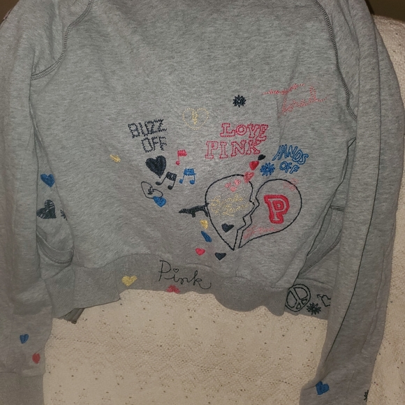 ☆ HTF vintage embroidered vs pink hoodie - Picture 9 of 15